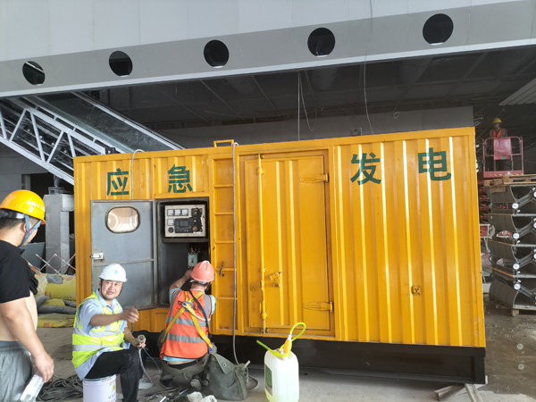 乌拉特前怎样判断空气滤清器是否需要更换?